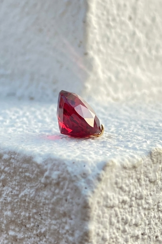 Exquisite Cushion-Cut Rhodolite Garnet | 6.05 ct - Image 3