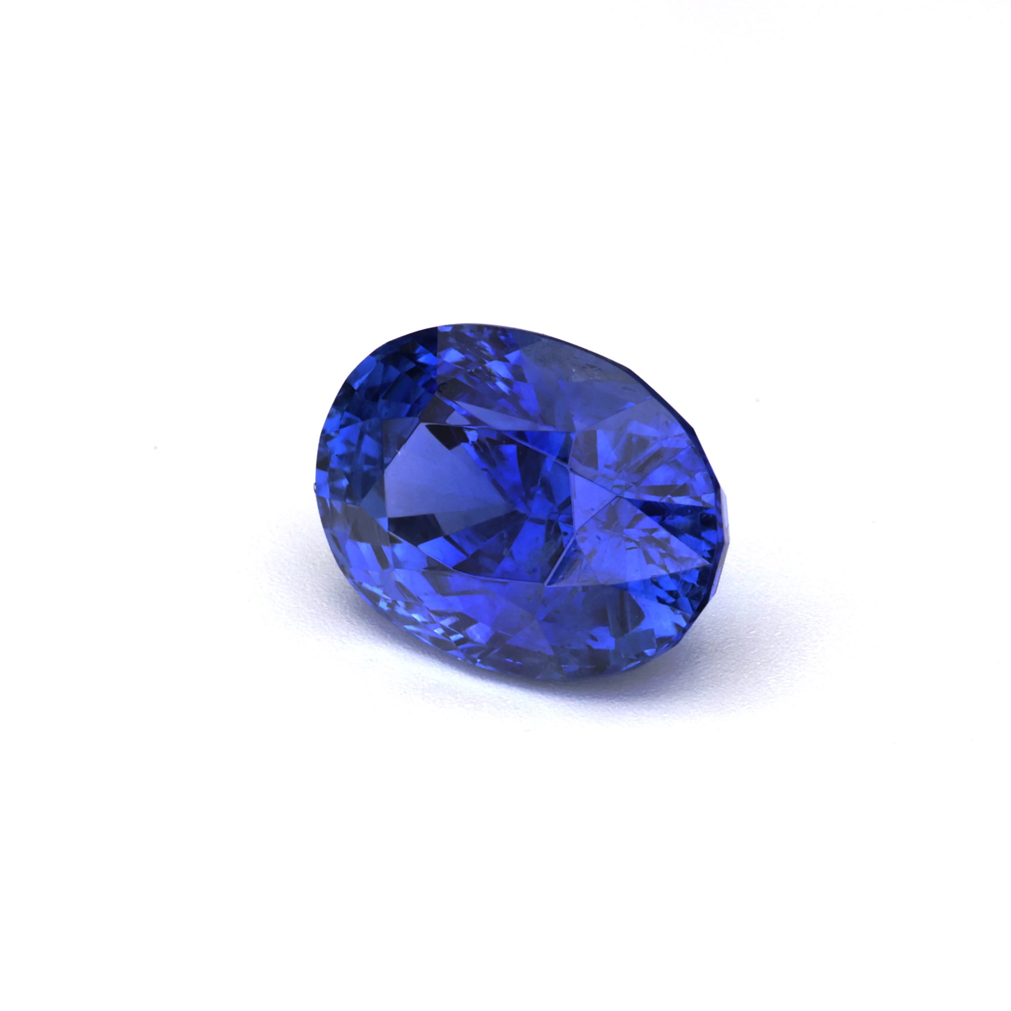 Exquisite Masterpiece: 4.38 Carat Natural Blue Sapphire - Image 2