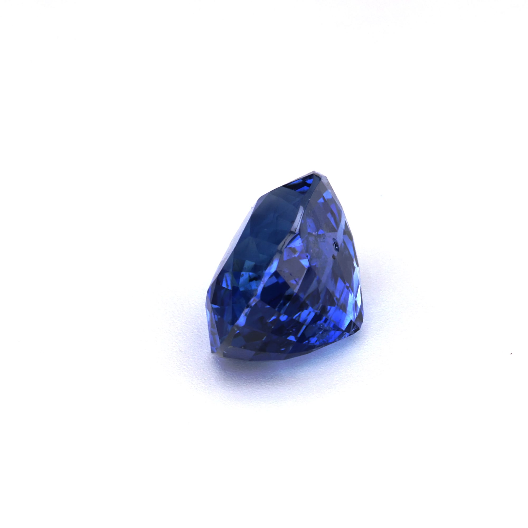 Exquisite Masterpiece: 4.38 Carat Natural Blue Sapphire - Image 4